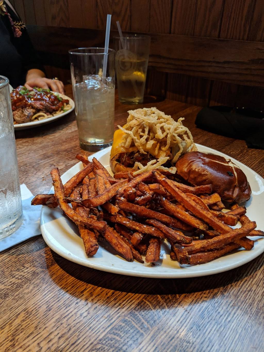 Granite City Food & Brewery | restaurant | 4755 1st Ave SE, Cedar Rapids, IA 52402, USA | 3193957500 OR +1 319-395-7500