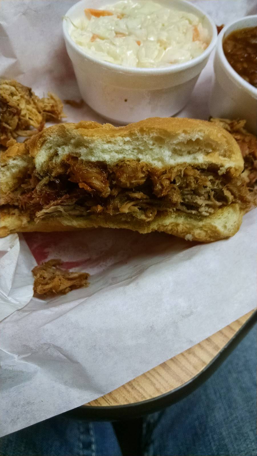 Smokey Ds BBQ | restaurant | 601 Locust St, Des Moines, IA 50309, USA | 5152453800 OR +1 515-245-3800