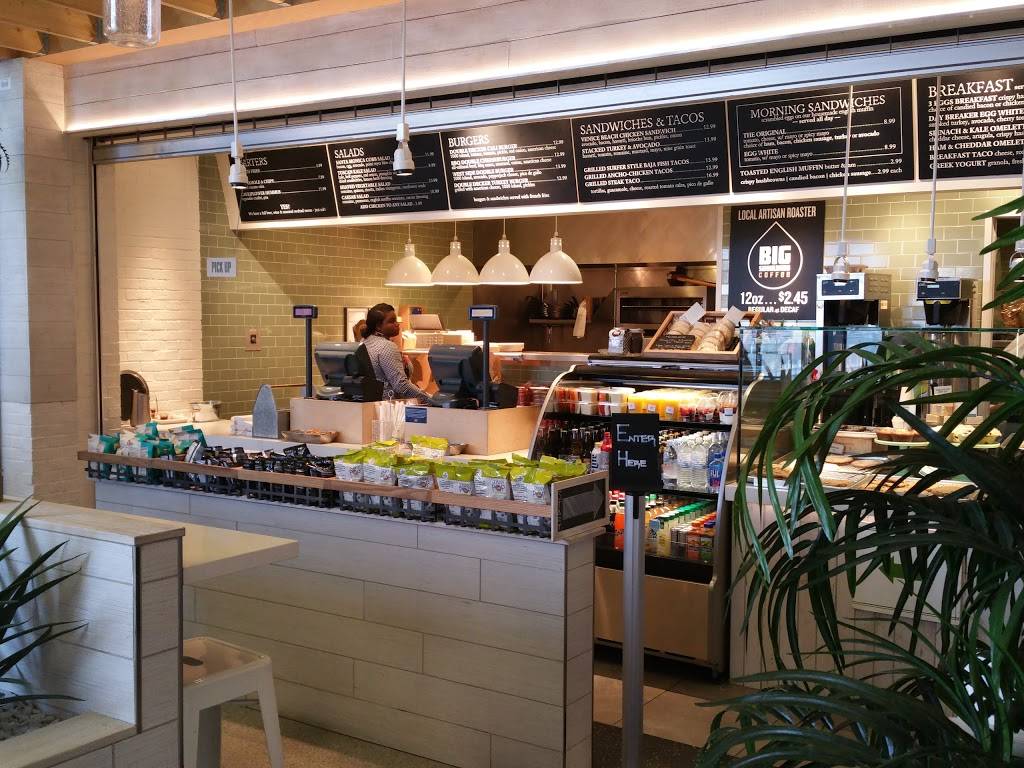 Summer House Santa Monica | restaurant | 10000 Ohare Way, Chicago, IL 60666, USA | 7736862200 OR +1 773-686-2200