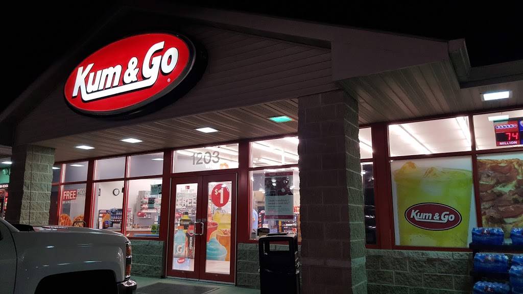 Kum & Go | meal takeaway | 1203 Guthrie St, De Soto, IA 50069, USA | 5158342500 OR +1 515-834-2500