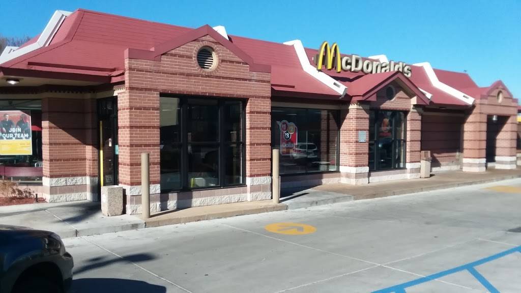McDonalds | cafe | 1919 S Jefferson Ave, St. Louis, MO 63104, USA | 3147712575 OR +1 314-771-2575