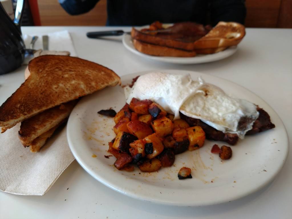 Lees | meal takeaway | 2 E Main St, Gloucester, MA 01930, USA | 9782813873 OR +1 978-281-3873