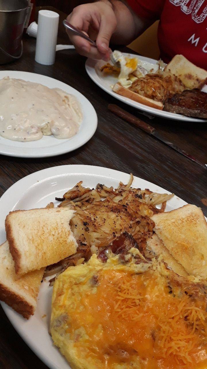 Burkempers Family Restaurant | restaurant | 512 Sonderen St, OFallon, MO 63366, USA | 6362724711 OR +1 636-272-4711