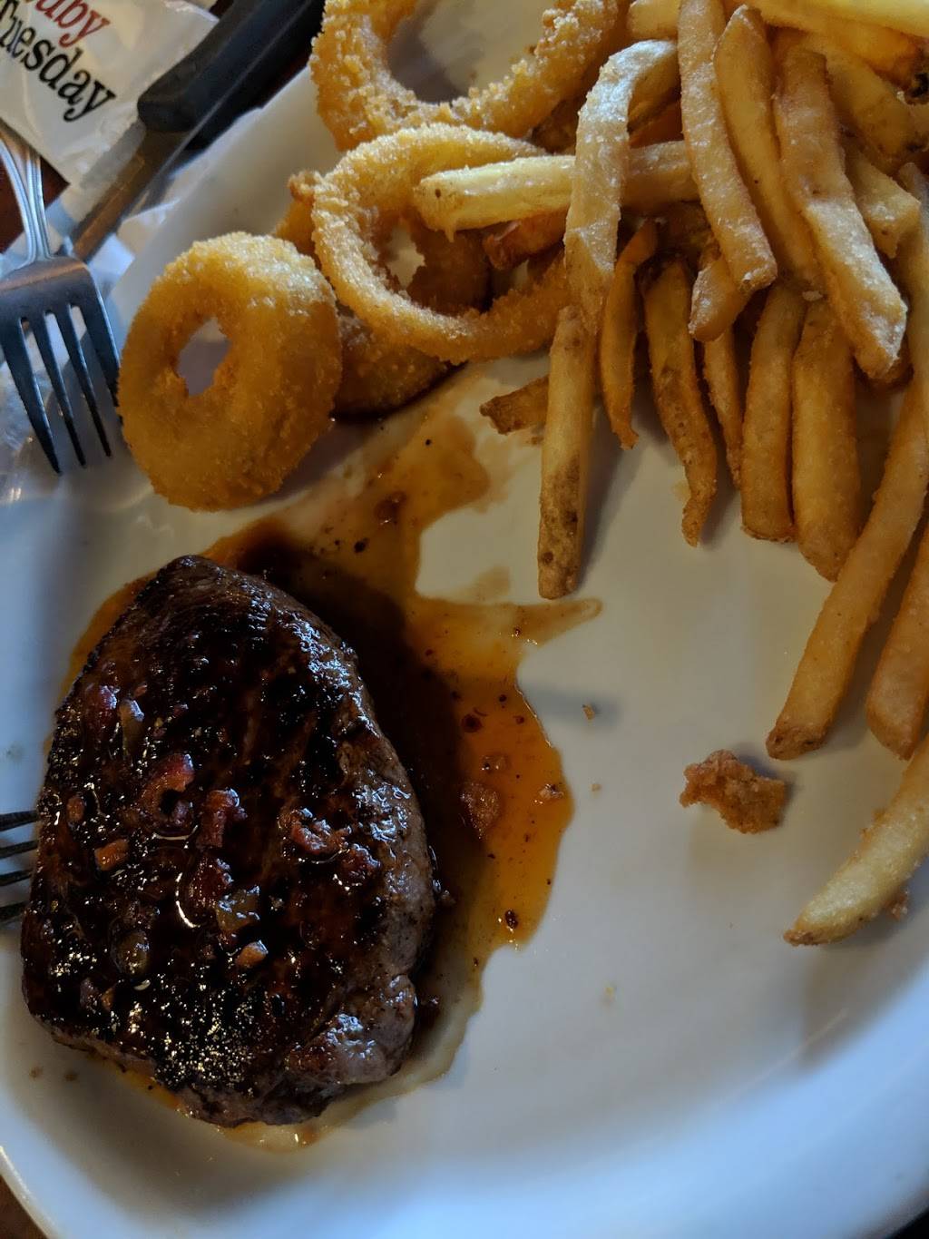 Ruby Tuesday | restaurant | 146 E 13th St, Oswego, NY 13126, USA | 3153431234 OR +1 315-343-1234