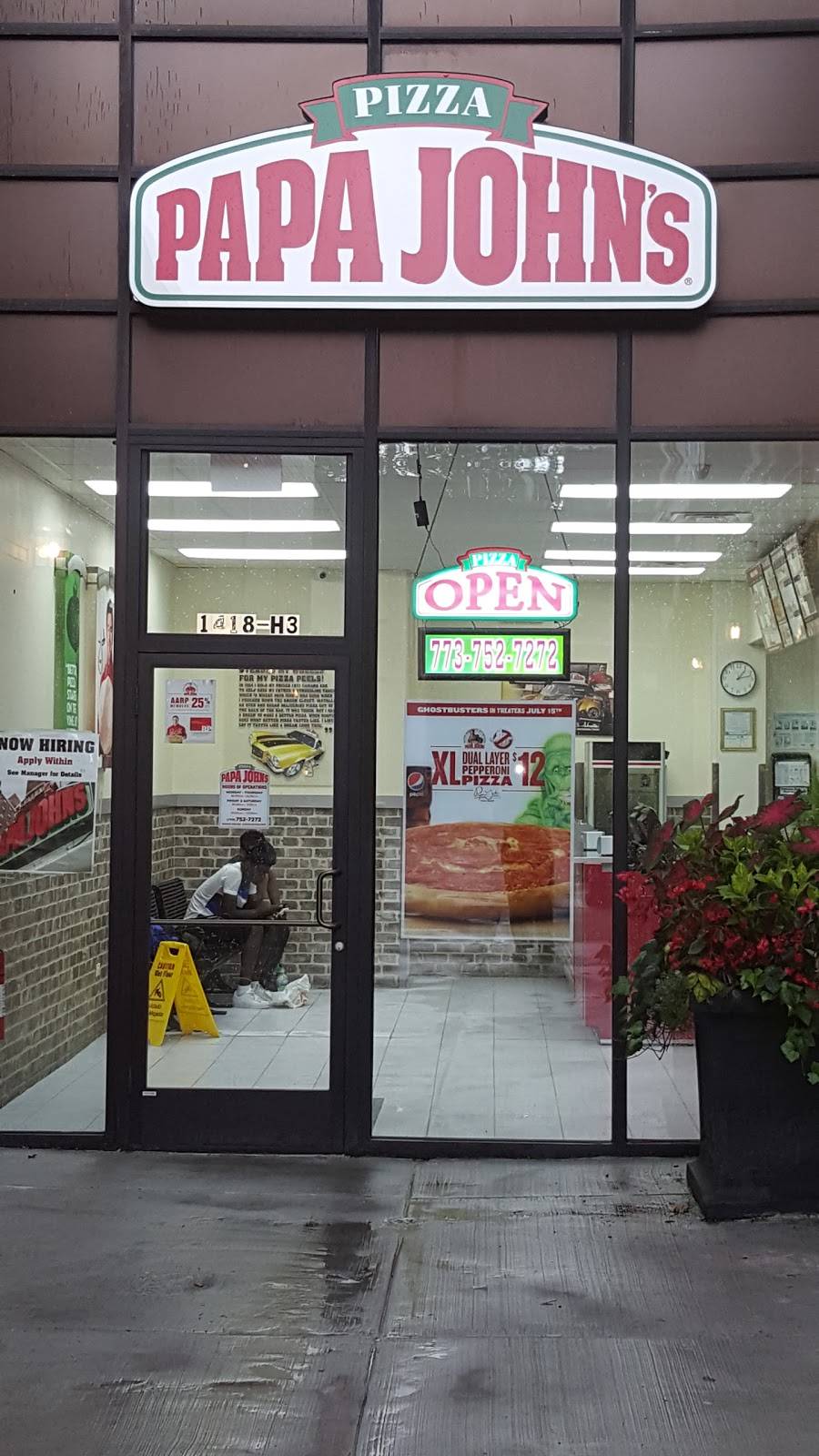 Papa Johns Pizza | restaurant | 1418 E 53rd St, Chicago, IL 60615, USA | 7737527272 OR +1 773-752-7272