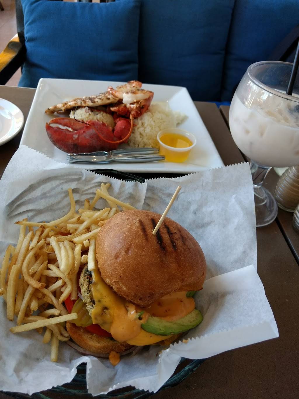 Carlyle Cafe | restaurant | 1250 Ocean Dr, Miami Beach, FL 33139, USA | 3055349414 OR +1 305-534-9414