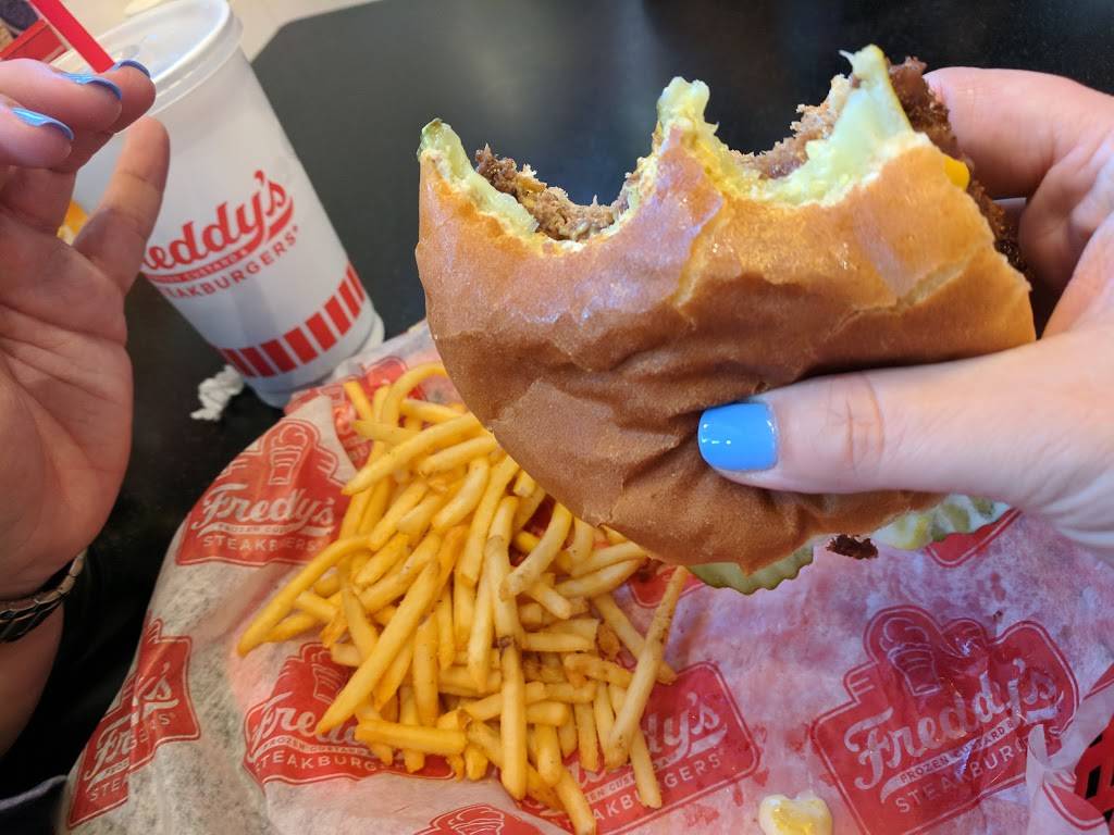 Freddys Frozen Custard & Steakburgers | restaurant | 3200 S Orange Ave, Orlando, FL 32806, USA | 4077572318 OR +1 407-757-2318