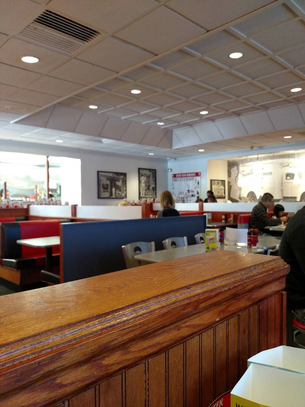Friendlys | restaurant | 3047 NJ-38, Mt Laurel, NJ 08054, USA | 8567227557 OR +1 856-722-7557