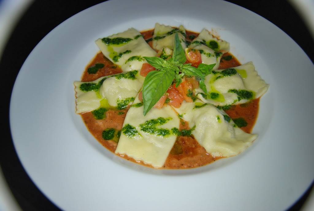 Queens Castle Restobar | restaurant | 570 Longworth Ave, Bowmanville, ON L1C 0H4, Canada | 9056230008 OR +1 905-623-0008