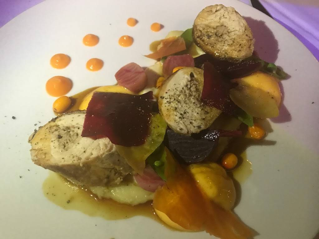 Aux Chantignoles | restaurant | 392 Rue Notre Dame, Montebello, QC J0V 1L0, Canada | 8194236341 OR +1 819-423-6341