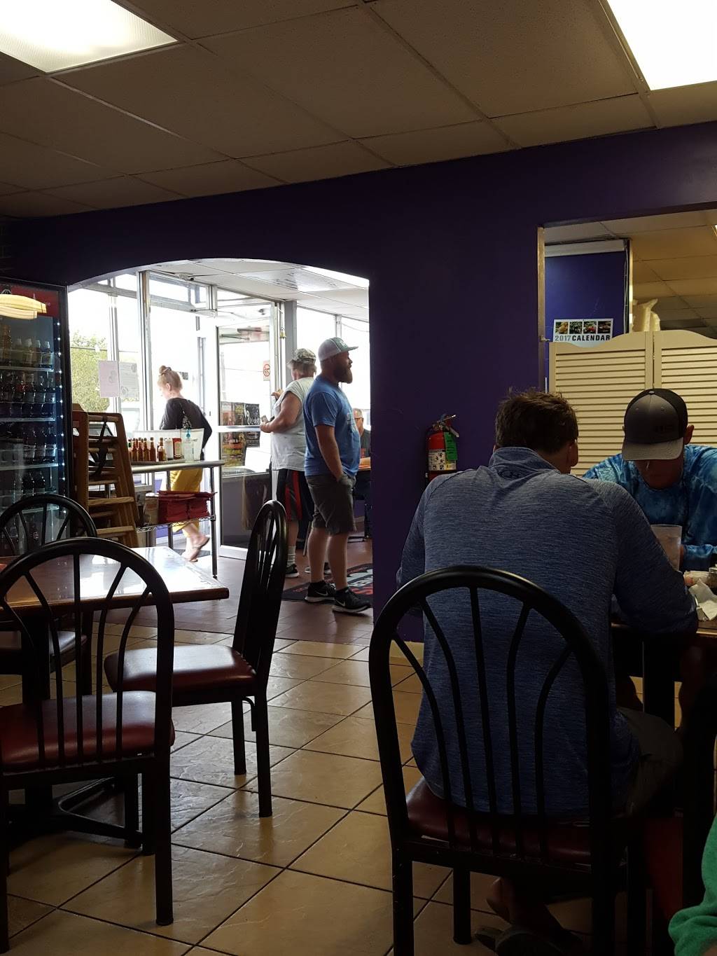 Marias Diner | restaurant | 3848 Main Ave, Groves, TX 77619, USA | 4099607777 OR +1 409-960-7777