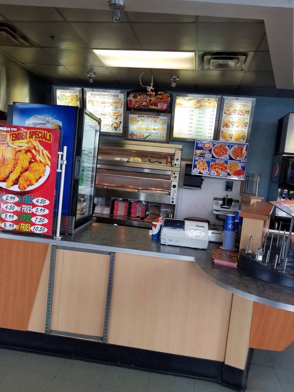 Crown Fried Chicken | restaurant | 64 Division St, Derby, CT 06418, USA | 2037519111 OR +1 203-751-9111