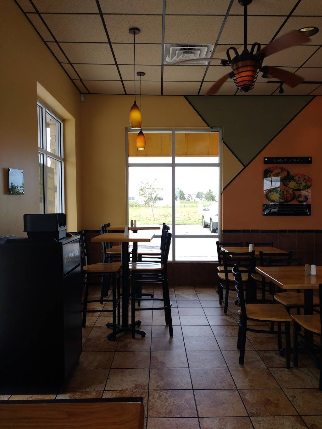 Golden Chick | meal takeaway | 11301 Westmark Dr, Yukon, OK 73099, USA | 4055776877 OR +1 405-577-6877