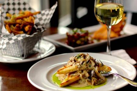 Marlows Tavern | restaurant | J1, 547 N Alafaya Trail, Orlando, FL 32828, USA | 4077570606 OR +1 407-757-0606