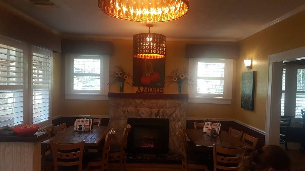 PizzAmoré | restaurant | 722 E 5th Ave, Mt Dora, FL 32757, USA | 3523830092 OR +1 352-383-0092