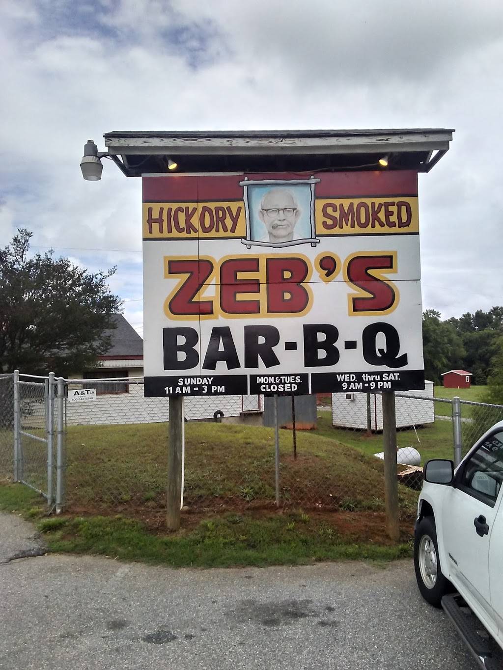 Zebs Bar-B-Q | restaurant | 5742 US-29, Danielsville, GA 30633, USA | 7067952701 OR +1 706-795-2701