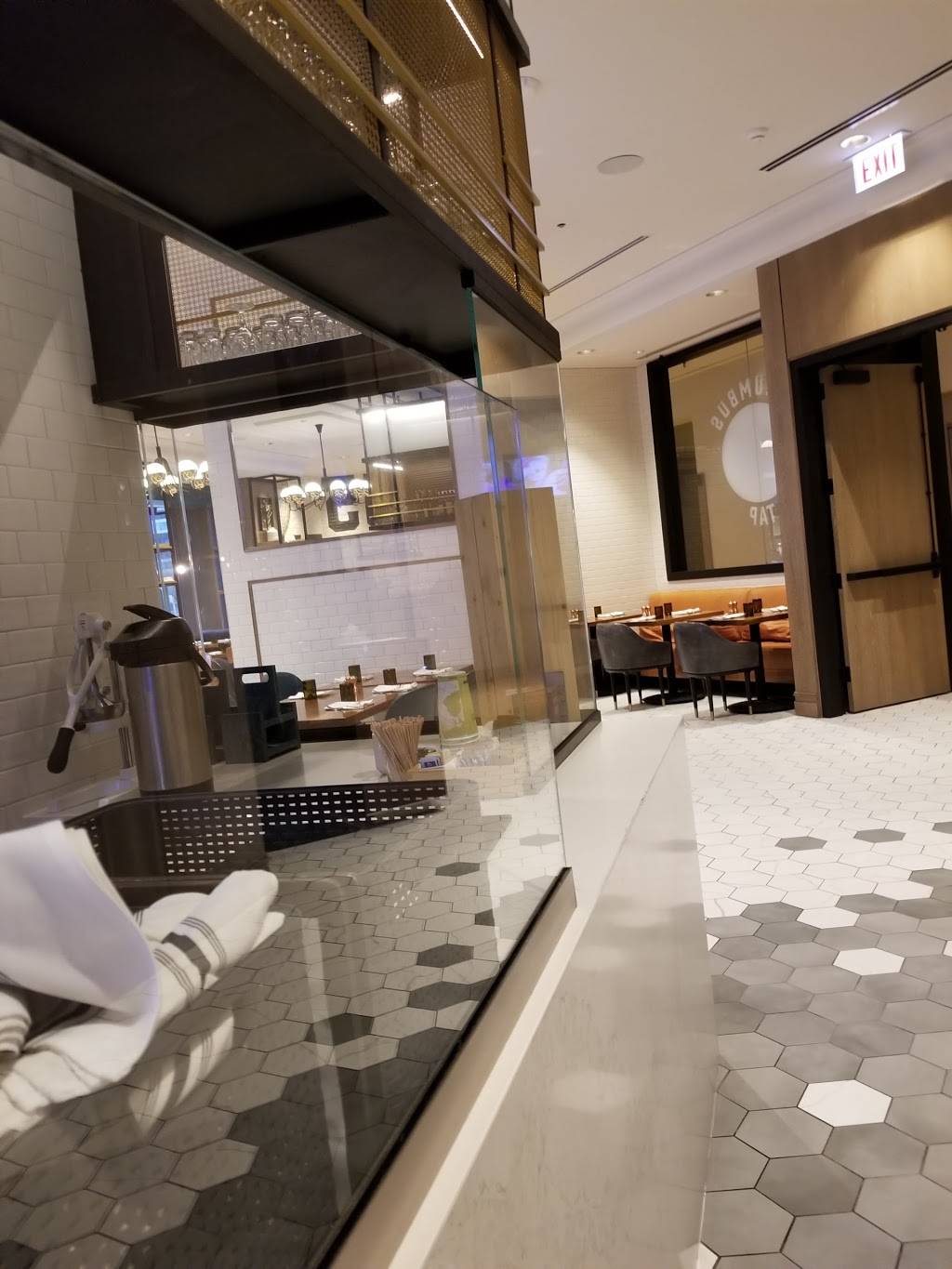 Columbus Tap | restaurant | N Columbus Dr, Chicago, IL 60601, USA | 3124449494 OR +1 312-444-9494