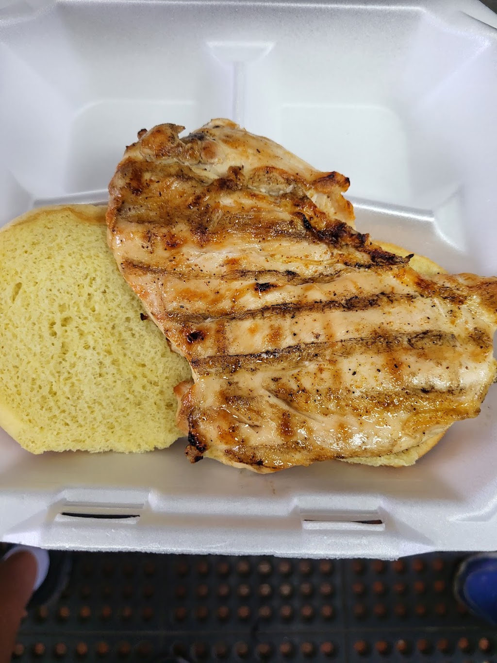 The Burger Barn/Sues Snow Cones | restaurant | 1190 W South Side Dr, Decatur, IL 62521, USA | 2173585011 OR +1 217-358-5011