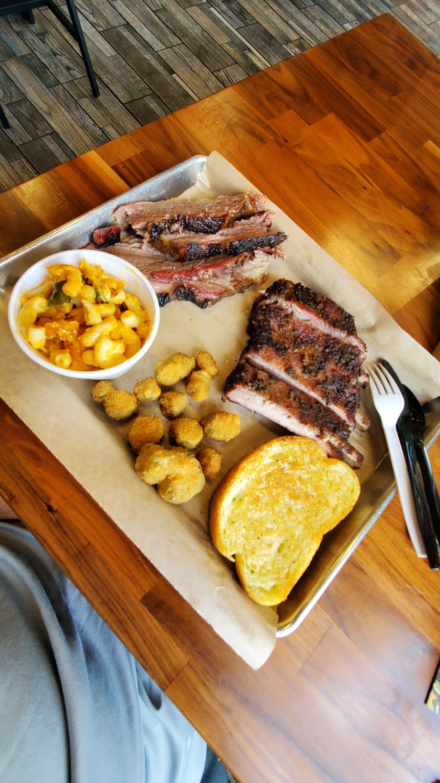 Holy Hog Barbeque | restaurant | 207 N Hiatus Rd, Pembroke Pines, FL 33026, USA | 9542513940 OR +1 954-251-3940