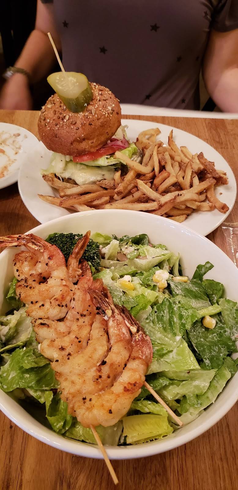 Left Coast Kitchen & Cocktails | restaurant | 1810 Merrick Rd, Merrick, NY 11566, USA | 5168685338 OR +1 516-868-5338