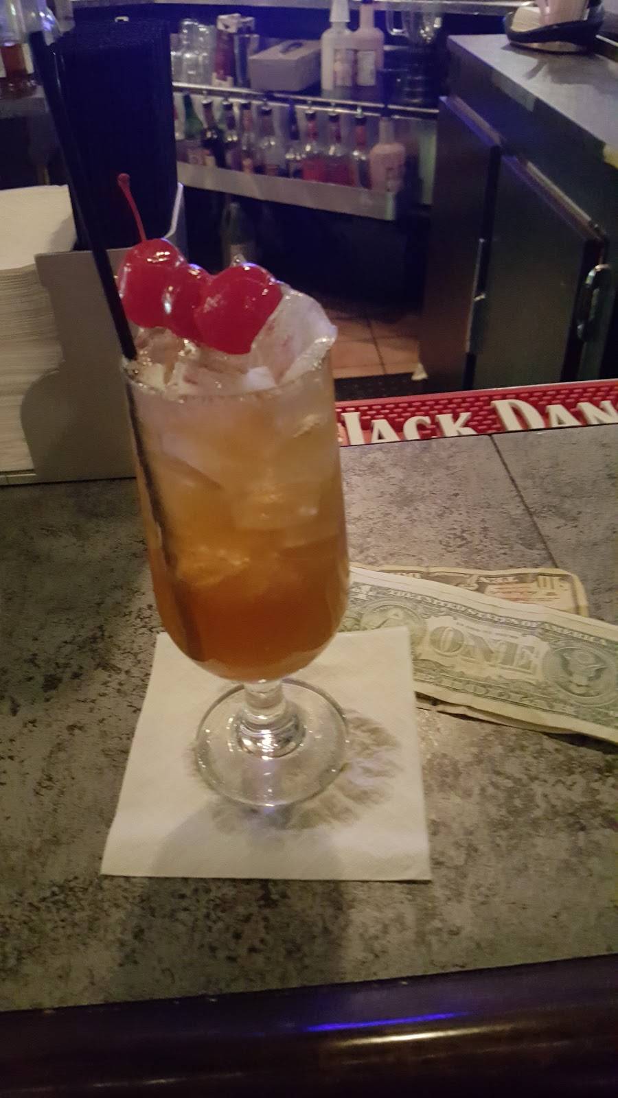 Bobby Des Gateway | restaurant | 25700 Aurora Rd, Bedford Heights, OH 44146, USA | 4404392400 OR +1 440-439-2400