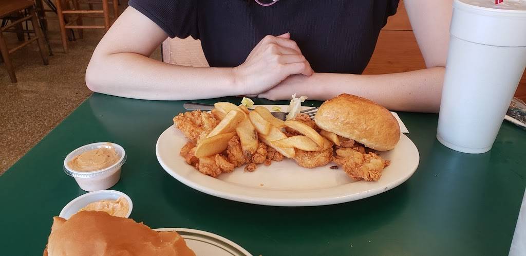 Stellys | restaurant | 8621 US-71, Lebeau, LA 71345, USA | 3376234458 OR +1 337-623-4458