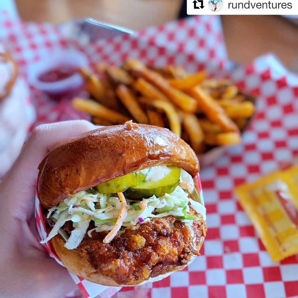 Fry the Coop | restaurant | 623 W North Ave Ste 7, Elmhurst, IL 60126, USA | 6303595223 OR +1 630-359-5223