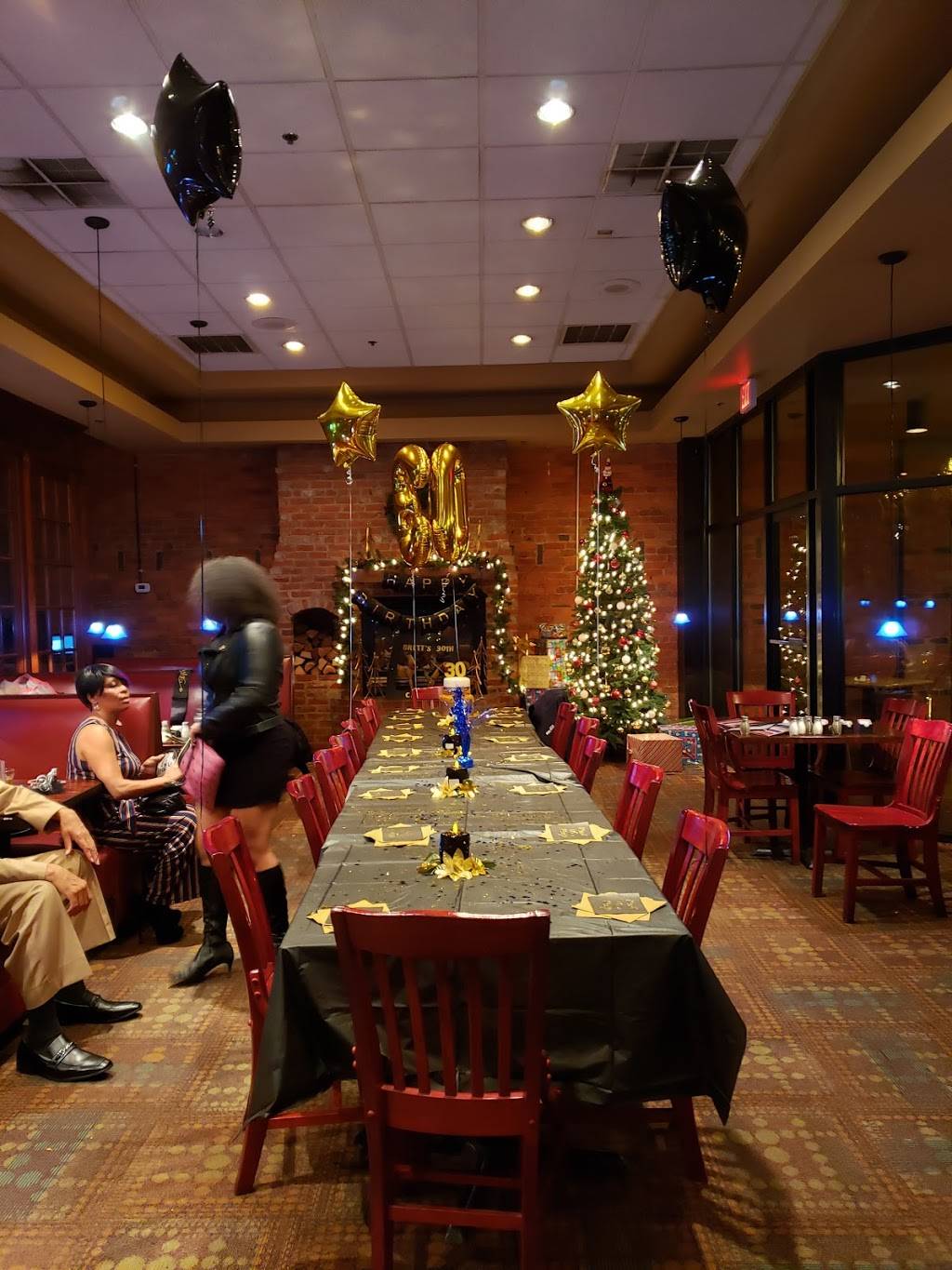 Roger Browns Restaurant and Sports Bar | restaurant | 316 High St, Portsmouth, VA 23704, USA | 7573995377 OR +1 757-399-5377