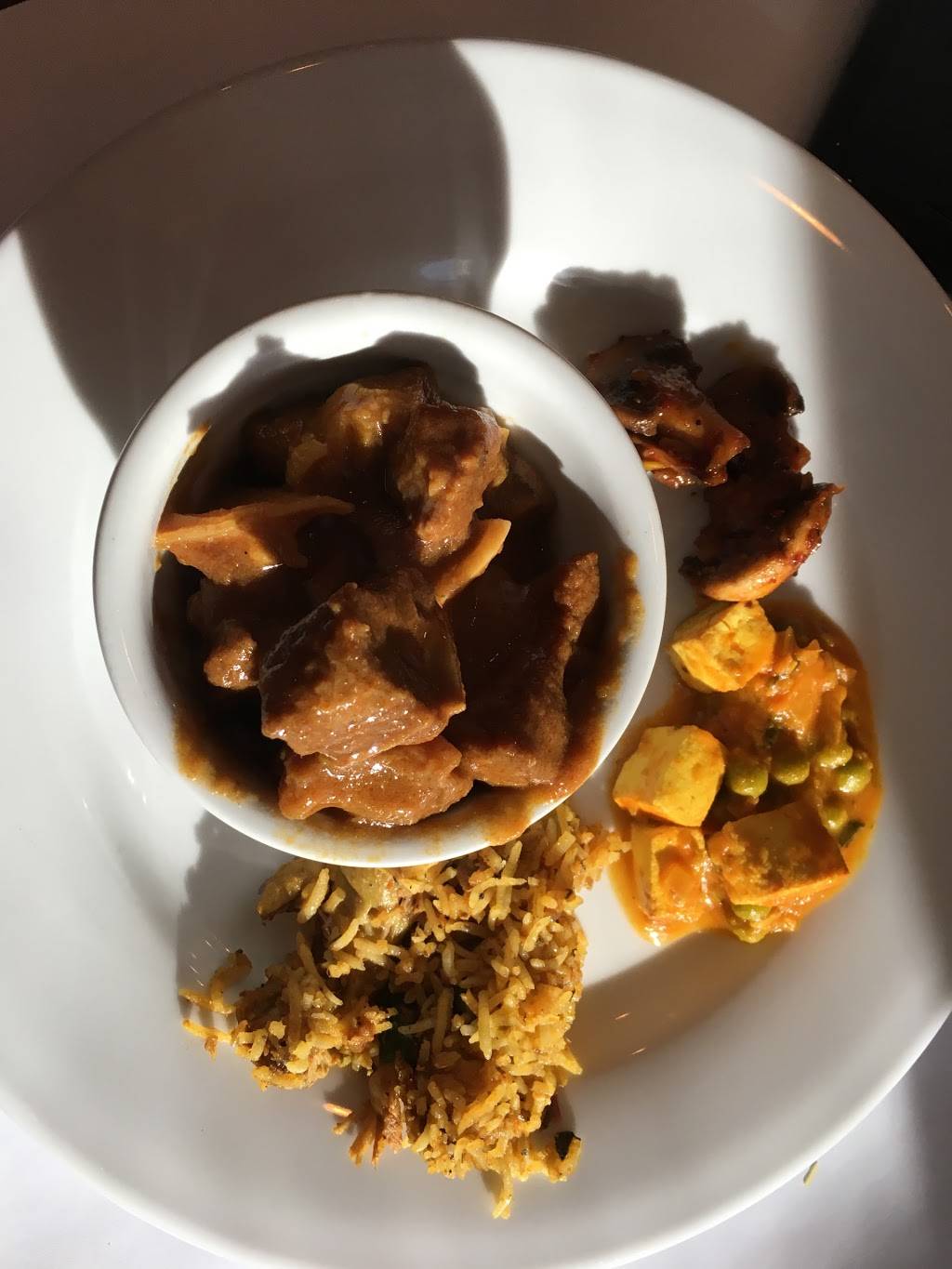 Saffron Indian Grill | restaurant | 230 W Olentangy St, Powell, OH 43065, USA | 6147923663 OR +1 614-792-3663