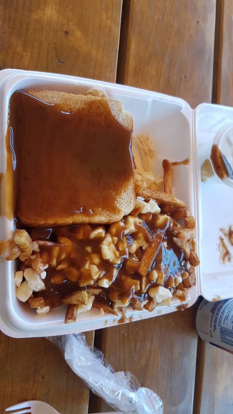 Ga-Ga Patates | restaurant | 1123 Rue Saint-Louis, Gatineau, QC J8T 2R8, Canada | 8195687034 OR +1 819-568-7034