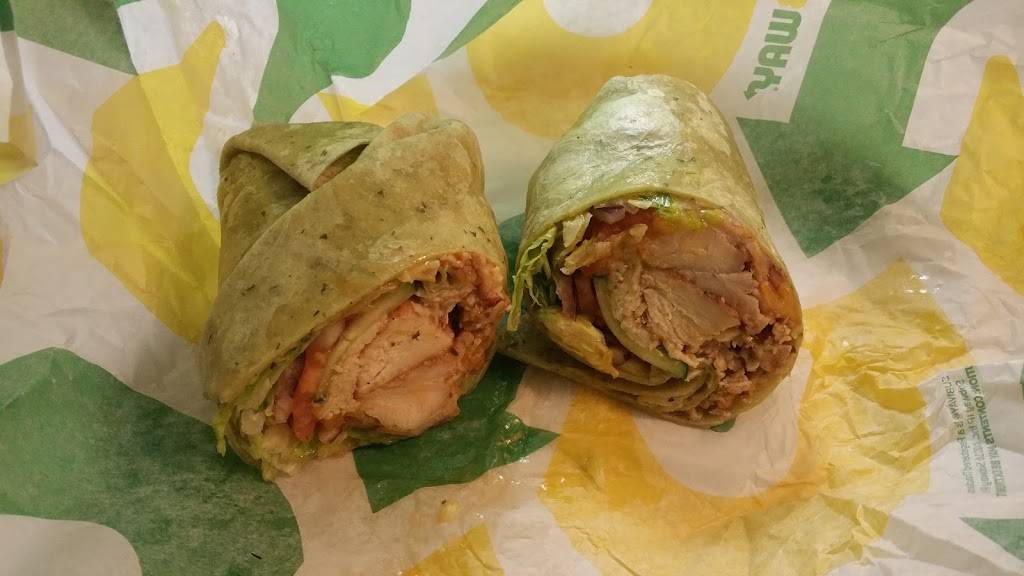Subway | restaurant | 2600 Squirrel Road, Auburn Hills, MI 48326, USA | 2483644484 OR +1 248-364-4484