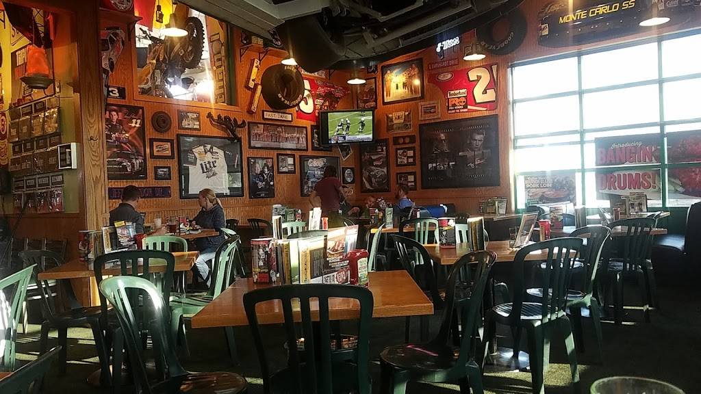 Quaker Steak & Lube | restaurant | 6073 Dressler Rd NW, North Canton, OH 44720, USA | 3304339464 OR +1 330-433-9464