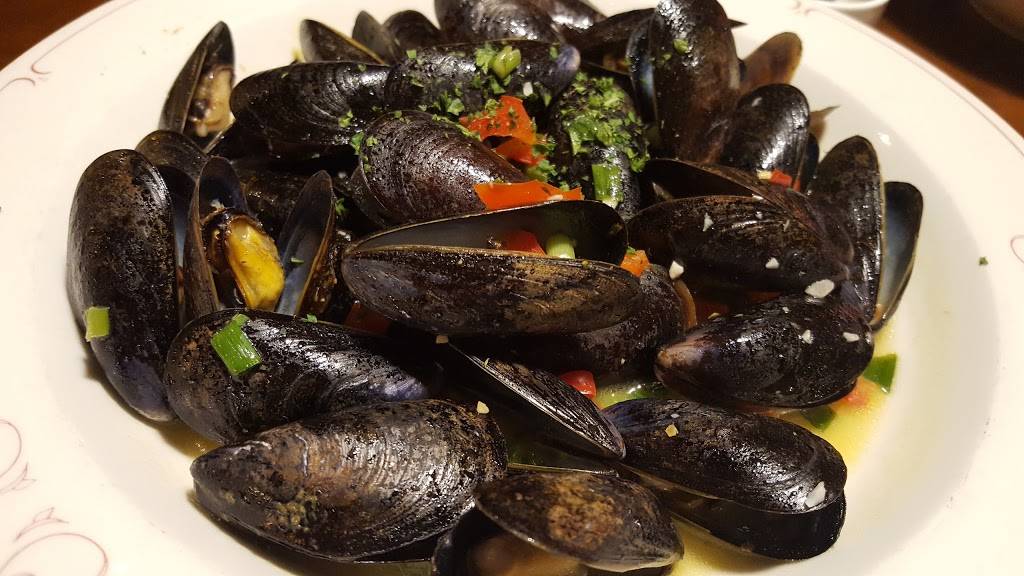 Pistones Italian Inn | restaurant | 6320 Arlington Blvd, Falls Church, VA 22042, USA | 7035331885 OR +1 703-533-1885