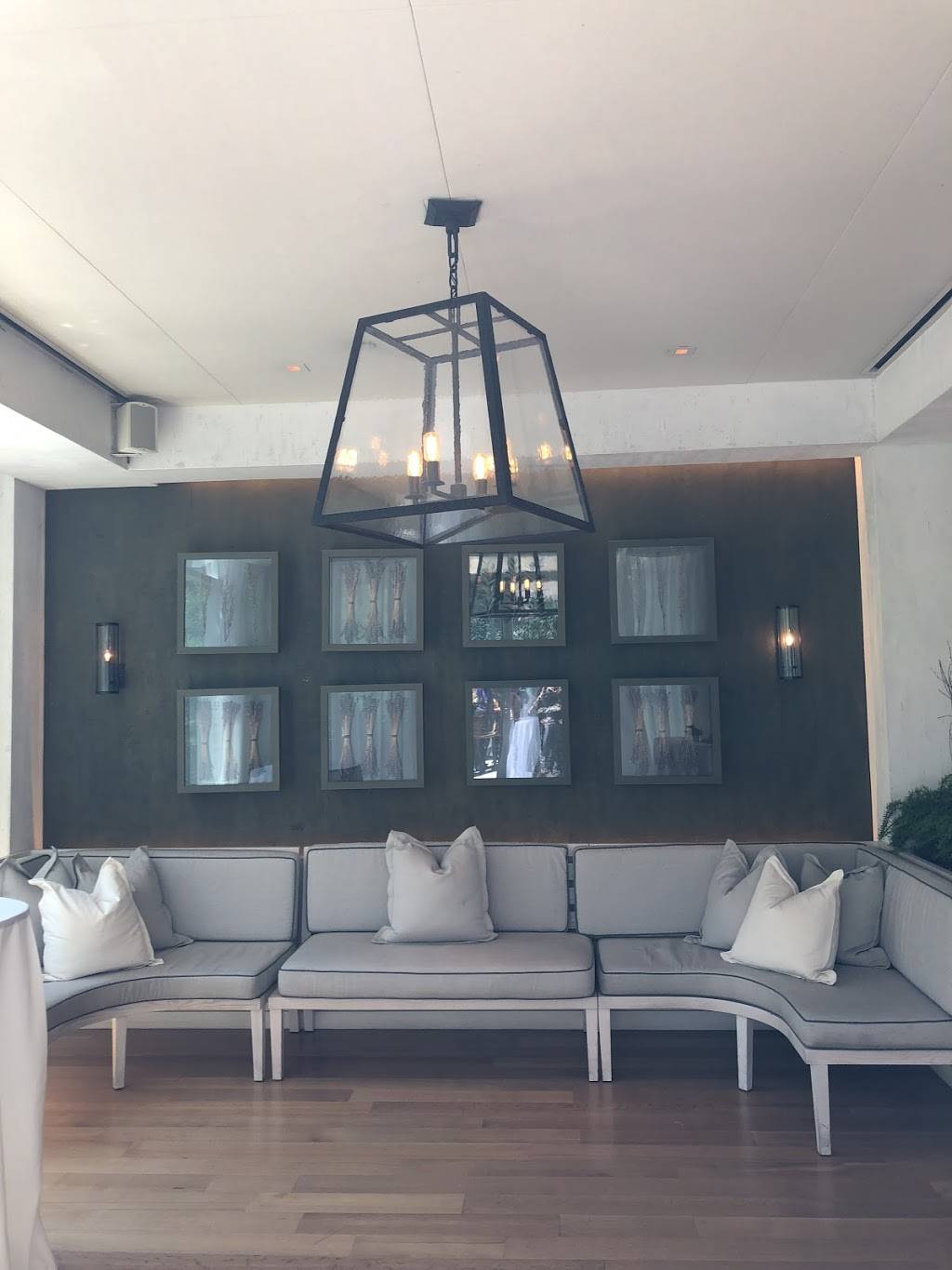 Fig & Olive | restaurant | 104 E Oak St, Chicago, IL 60611, USA | 3124450060 OR +1 312-445-0060