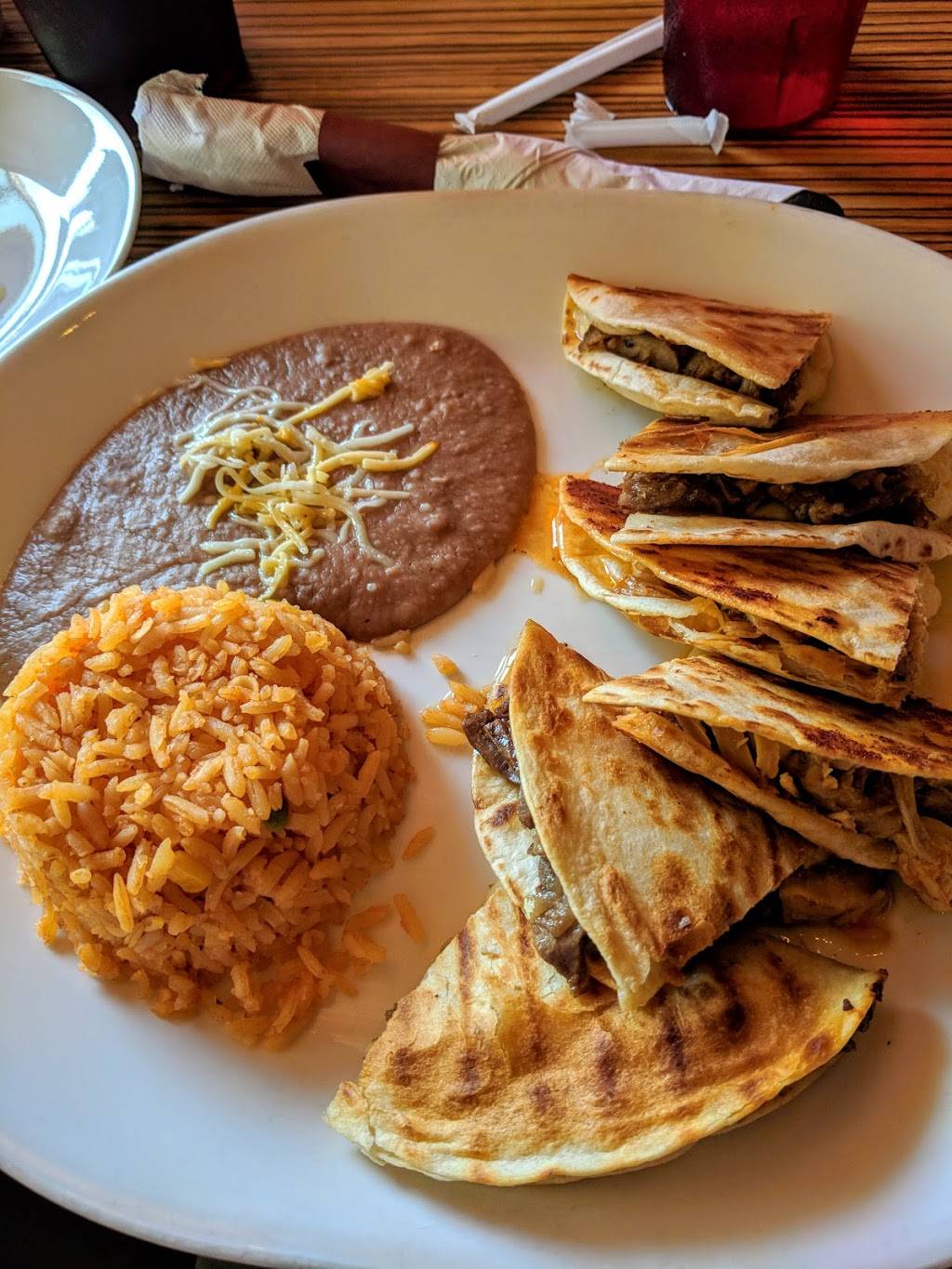 El Cid | restaurant | 2645 N Kedzie Ave, Chicago, IL 60647, USA | 7733950505 OR +1 773-395-0505