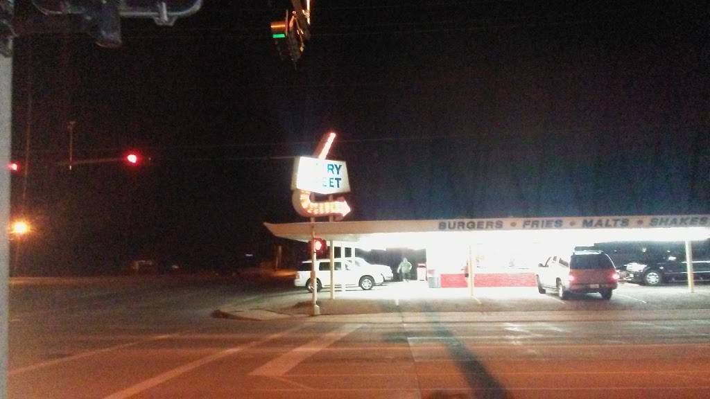 Dairy Treet Inc | restaurant | 3808 N Laurent St, Victoria, TX 77901, USA | 3615733104 OR +1 361-573-3104