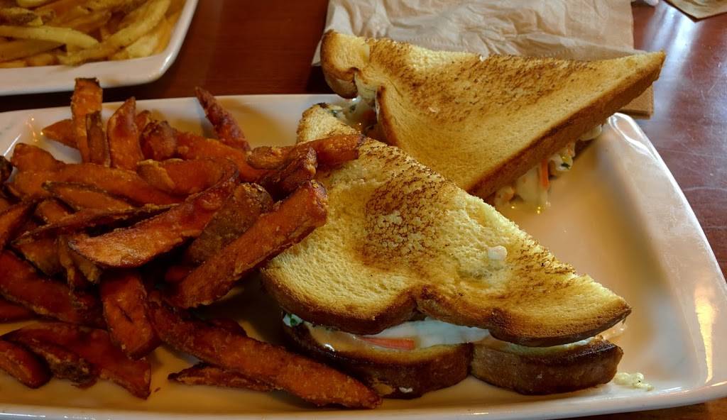 Applebees Grill + Bar | restaurant | 45 Riverton Commons Plaza, Front Royal, VA 22630, USA | 5406354302 OR +1 540-635-4302