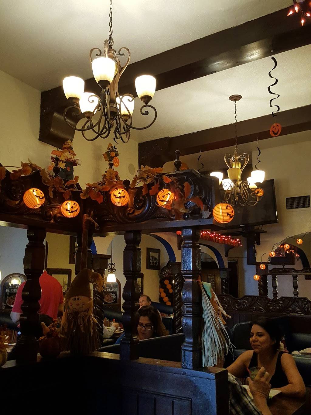 El Delfin | restaurant | 1800 S Central Ave, Los Angeles, CA 90021, USA | 2137462240 OR +1 213-746-2240