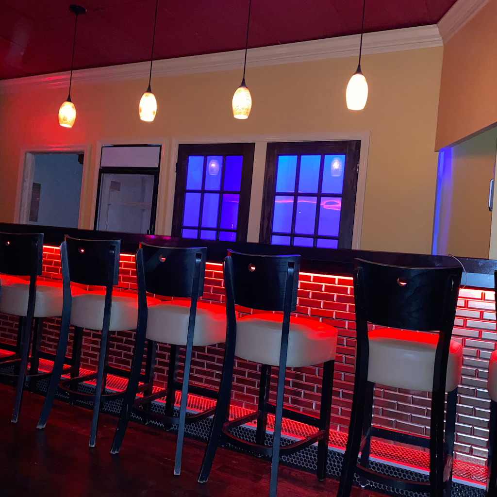 Diamond Club Cabaret & Restaurant | restaurant | 673 Hunts Point Ave, The Bronx, NY 10474, USA | 9144692587 OR +1 914-469-2587