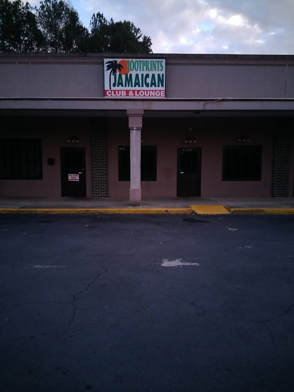 Footprints Jamaican Restaurant & Lounge | night club | 4185 Snapfinger Woods Dr, Decatur, GA 30035, USA | 4042889440 OR +1 404-288-9440