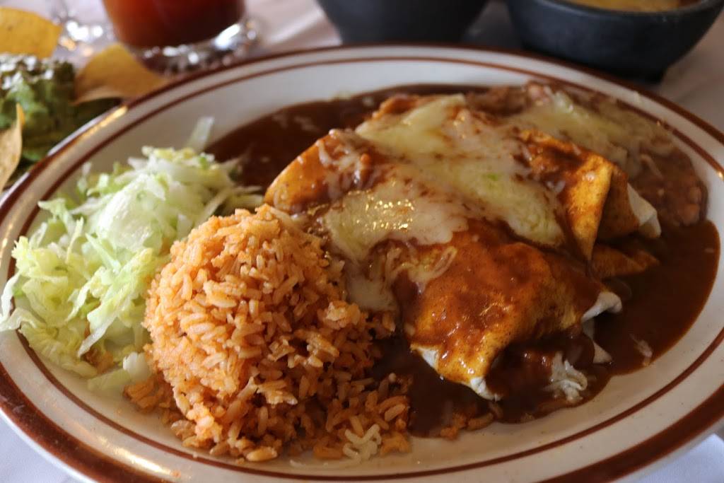 La Villa Restaurant | restaurant | 57 E 11th St, Tracy, CA 95376, USA | 2098325032 OR +1 209-832-5032