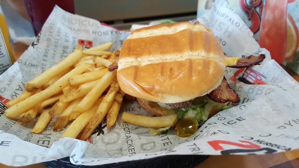 Hurricane Grill & Wings | restaurant | 2611 SE Military Dr Ste 108, San Antonio, TX 78223, USA | 2103334329 OR +1 210-333-4329