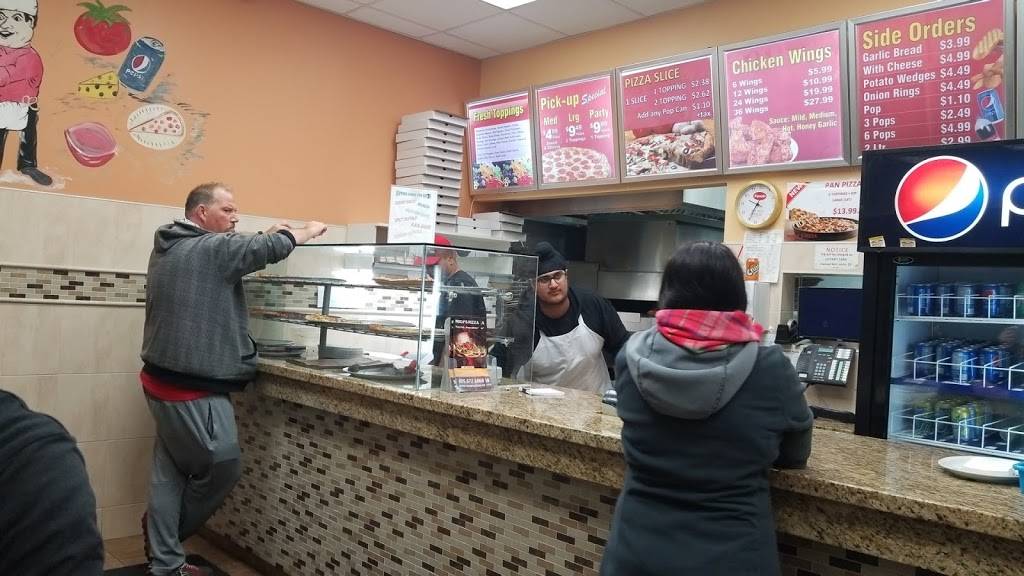 Mogas Pizza | restaurant | 7205 Goreway Dr suite 40, Mississauga, ON L4T 2T9, Canada | 9056726868 OR +1 905-672-6868