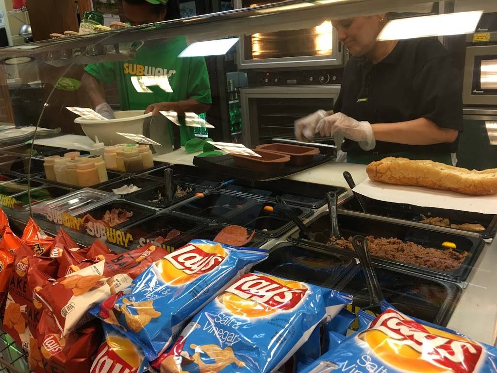 Subway | meal takeaway | 530 Church St Suite 100, Nashville, TN 37219, USA | 6152566138 OR +1 615-256-6138