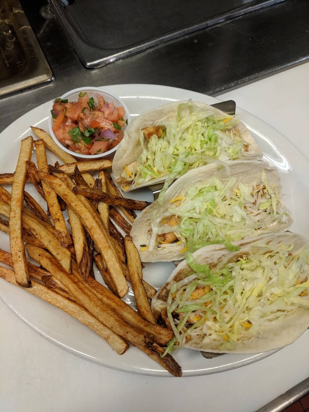 Maloneys | restaurant | 417 Main St, Hallstead, PA 18822, USA | 5708799952 OR +1 570-879-9952