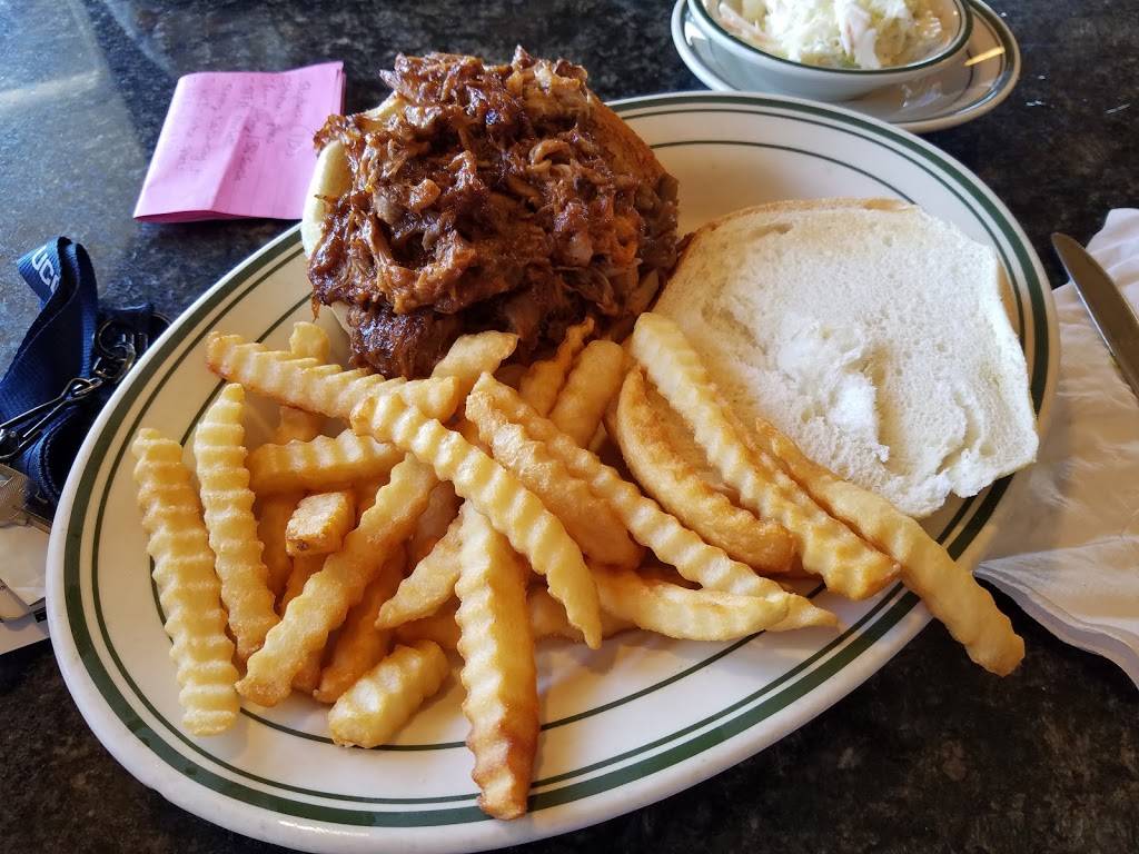 Groton Townhouse Restaurant | restaurant | 355 CT-12, Groton, CT 06340, USA | 8604490355 OR +1 860-449-0355