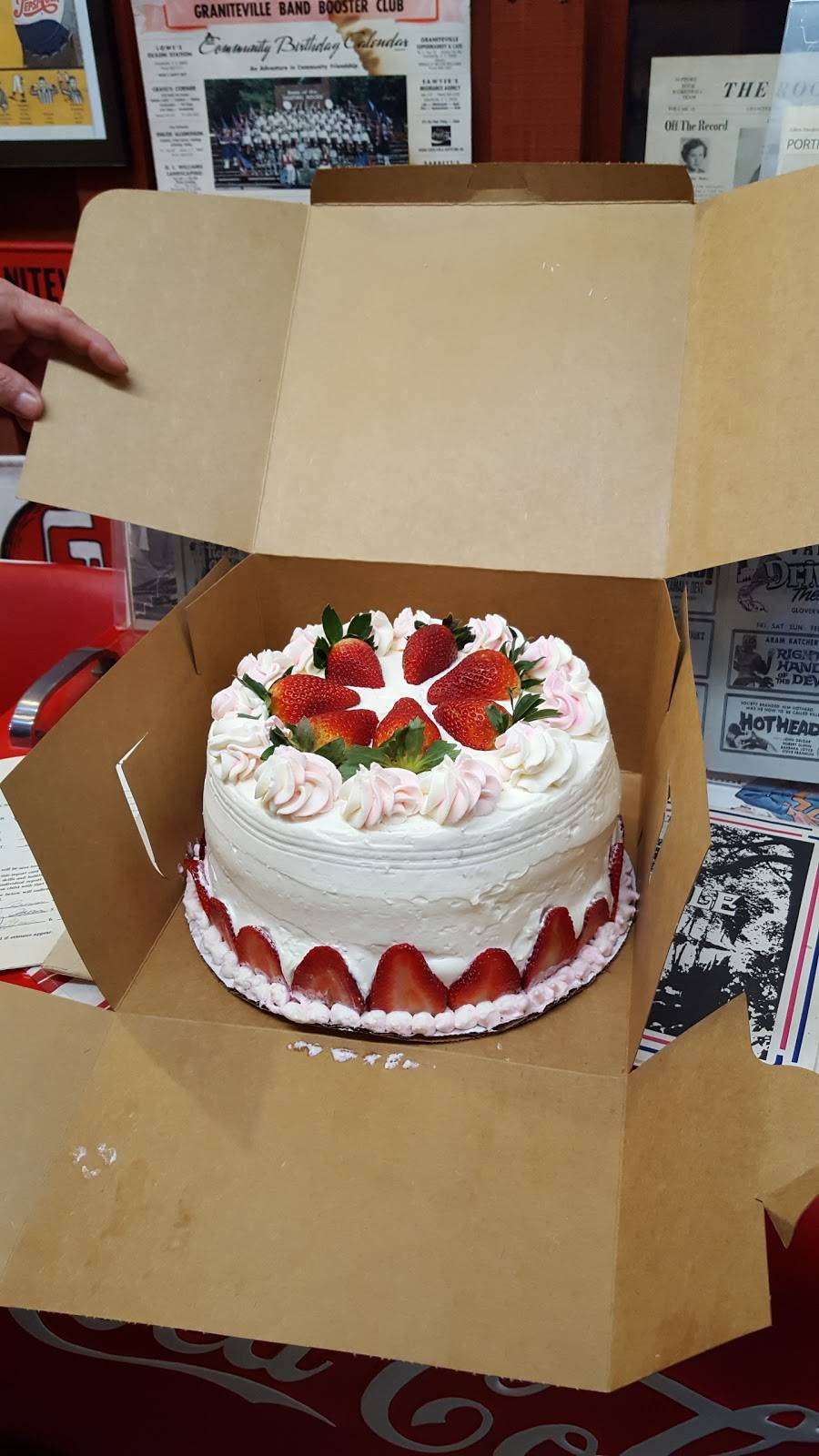 Red Shed Diner | restaurant | 212 Ascauga Lake Rd, Graniteville, SC 29829, USA | 8036630584 OR +1 803-663-0584