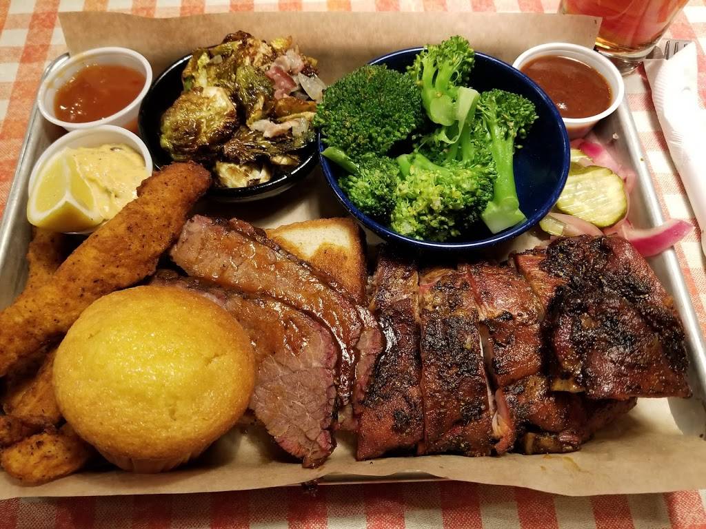 Famous Daves Bar-B-Que | restaurant | 4505 Canal Ave SW, Grandville, MI 49418, USA | 6163017711 OR +1 616-301-7711