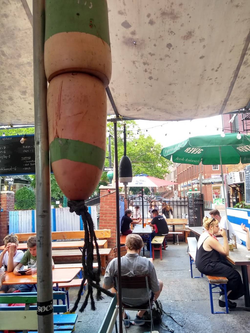 Gowanus Yacht Club | restaurant | 323 Smith St, Brooklyn, NY 11231, USA | 7182461321 OR +1 718-246-1321