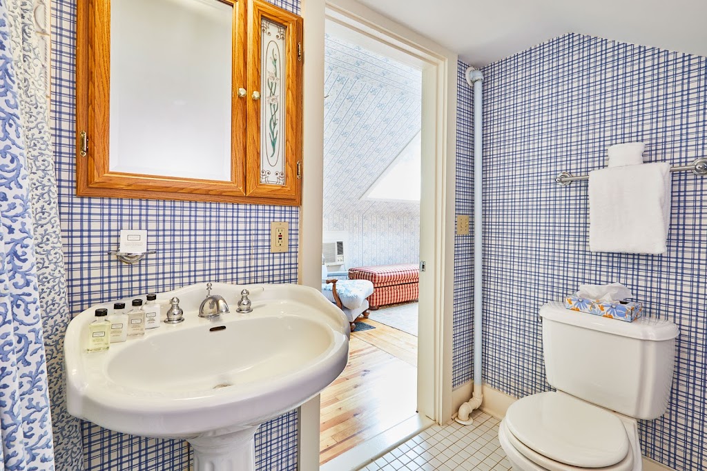 Apple Tree Inn | restaurant | 10 Richmond Mountain Rd, Lenox, MA 01240, USA | 4136371477 OR +1 413-637-1477